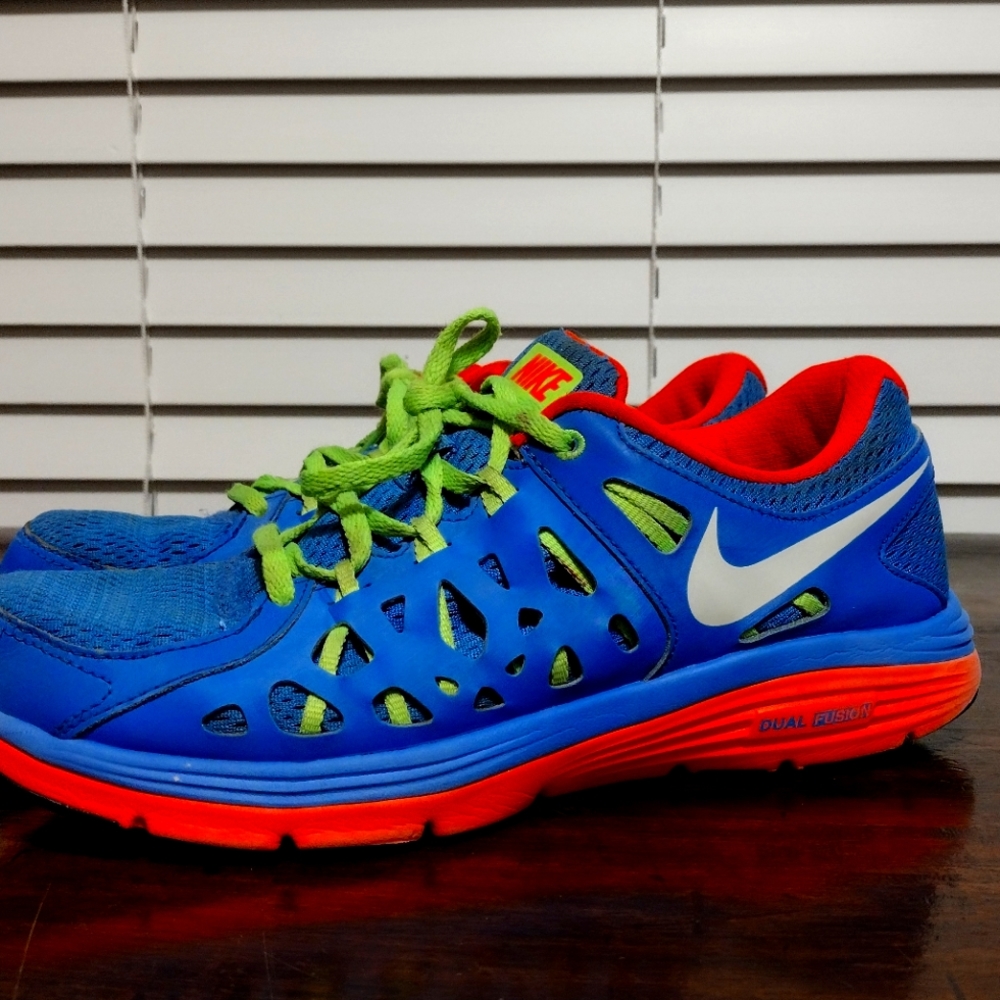 Nike Women's Dual Fusion Run 2 Size 10 US Blue Neon Coral Running